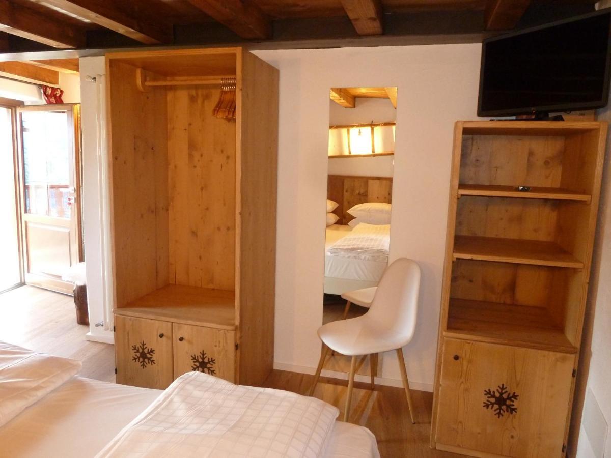 Bed and Breakfast Beb Luca76 Avise Exterior foto