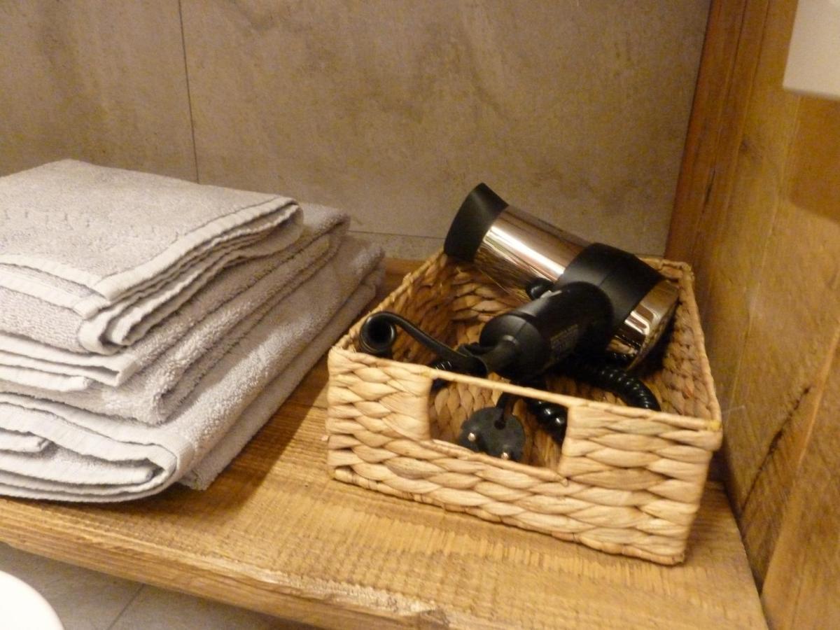 Bed and Breakfast Beb Luca76 Avise Exterior foto
