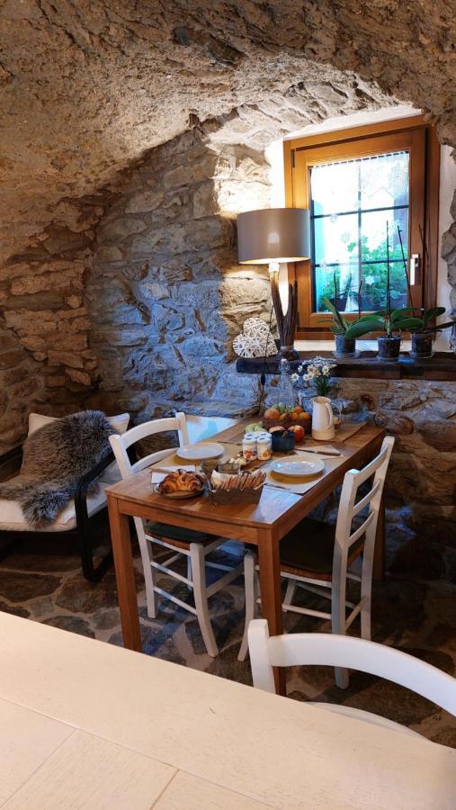 Bed and Breakfast Beb Luca76 Avise Exterior foto
