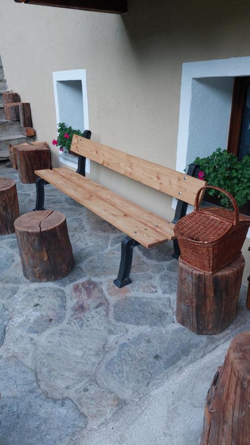 Bed and Breakfast Beb Luca76 Avise Exterior foto